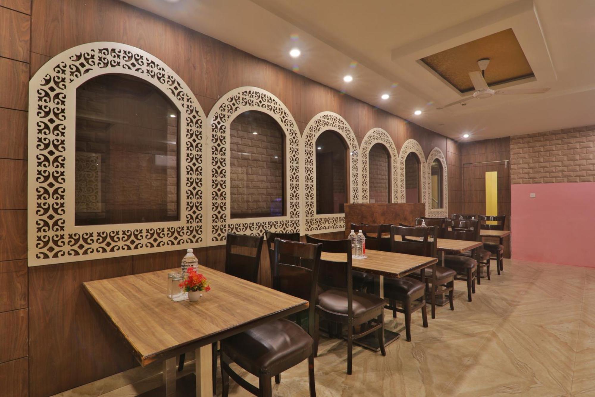 Hotel Janki Inn Sigra 2 Km From Kashi Vishwanath Dham Varanasi Esterno foto