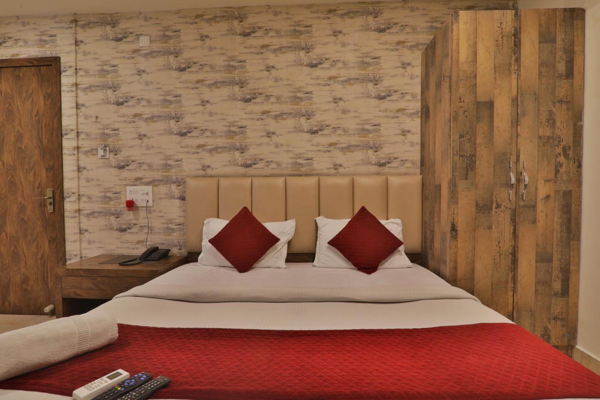 Hotel Janki Inn Sigra 2 Km From Kashi Vishwanath Dham Varanasi Esterno foto