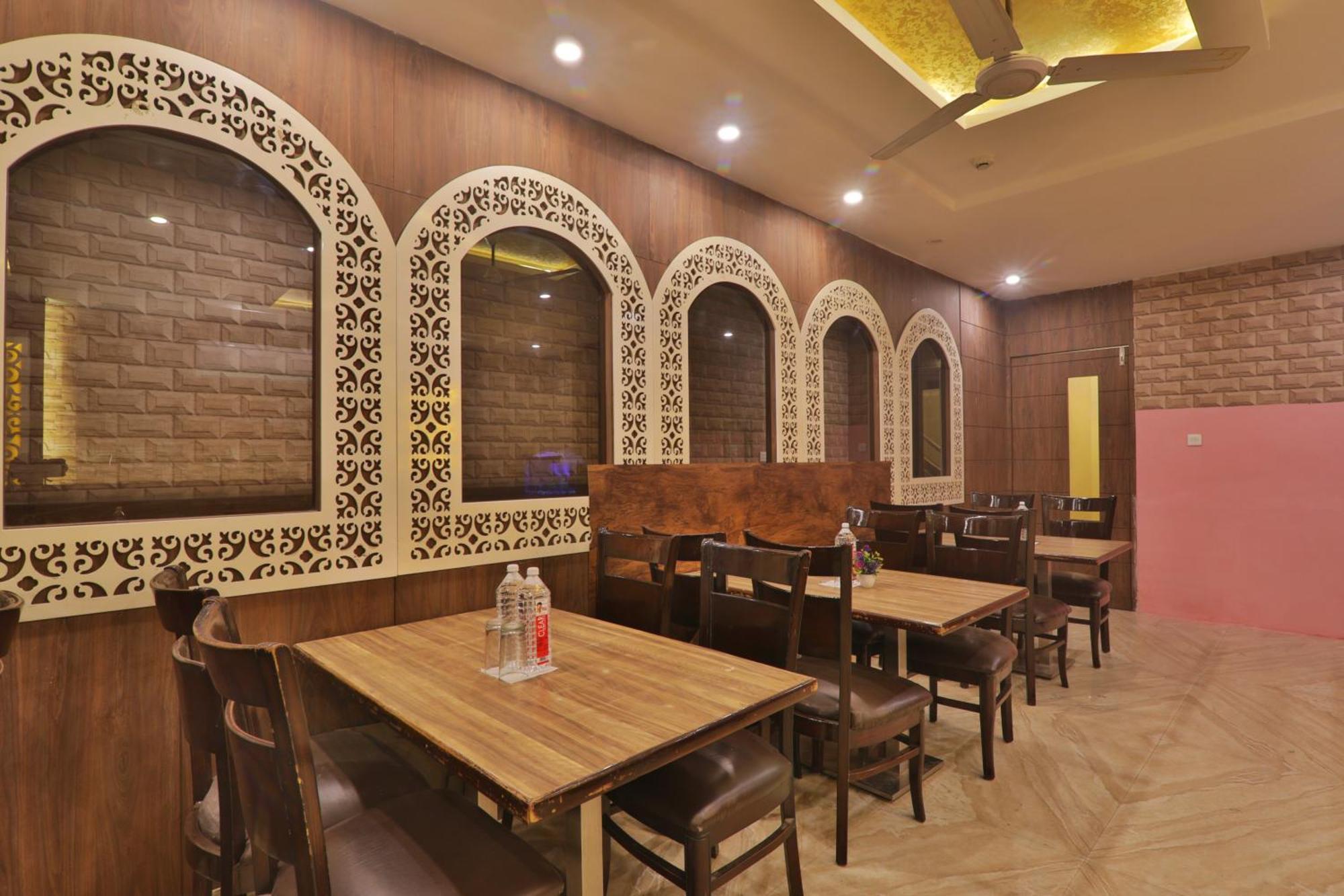 Hotel Janki Inn Sigra 2 Km From Kashi Vishwanath Dham Varanasi Esterno foto