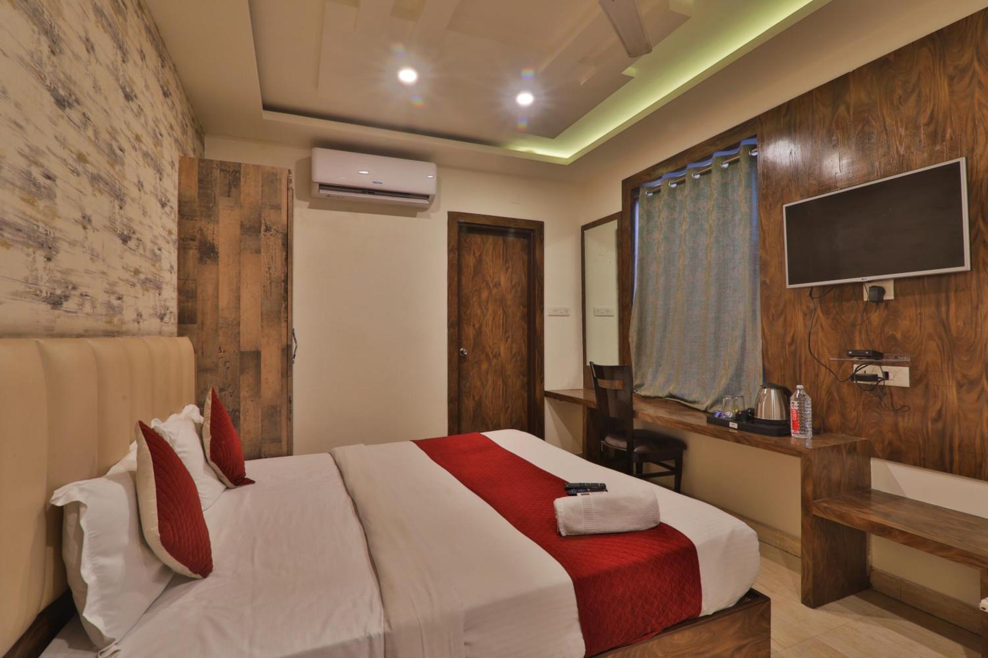 Hotel Janki Inn Sigra 2 Km From Kashi Vishwanath Dham Varanasi Esterno foto