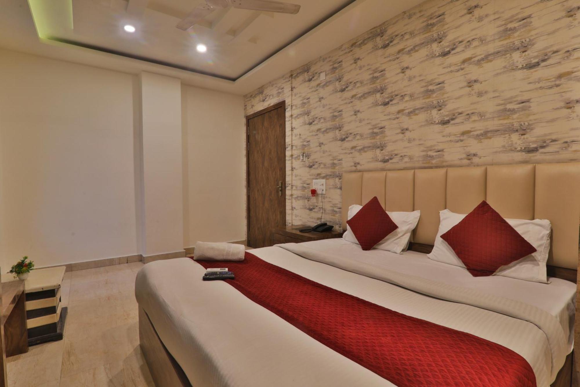 Hotel Janki Inn Sigra 2 Km From Kashi Vishwanath Dham Varanasi Esterno foto