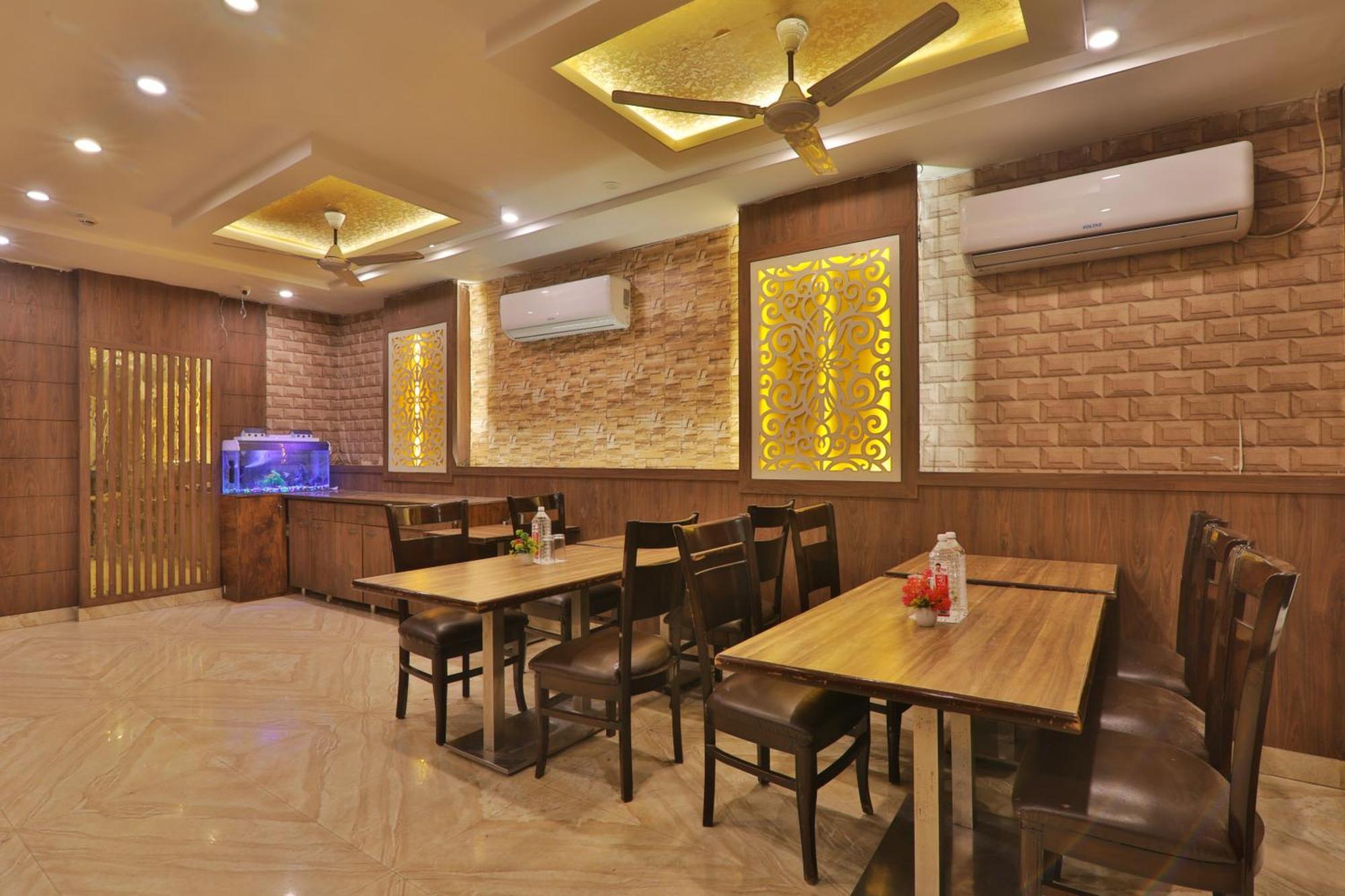 Hotel Janki Inn Sigra 2 Km From Kashi Vishwanath Dham Varanasi Esterno foto