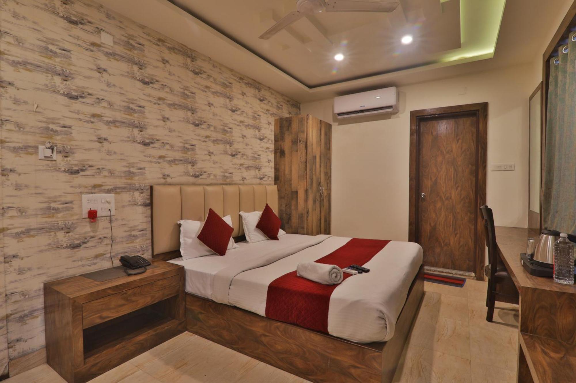Hotel Janki Inn Sigra 2 Km From Kashi Vishwanath Dham Varanasi Esterno foto
