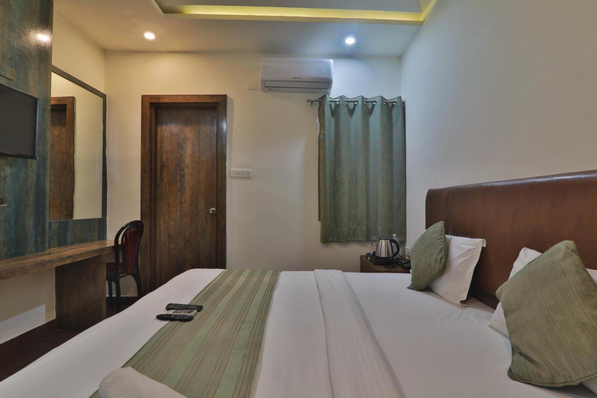 Hotel Janki Inn Sigra 2 Km From Kashi Vishwanath Dham Varanasi Esterno foto