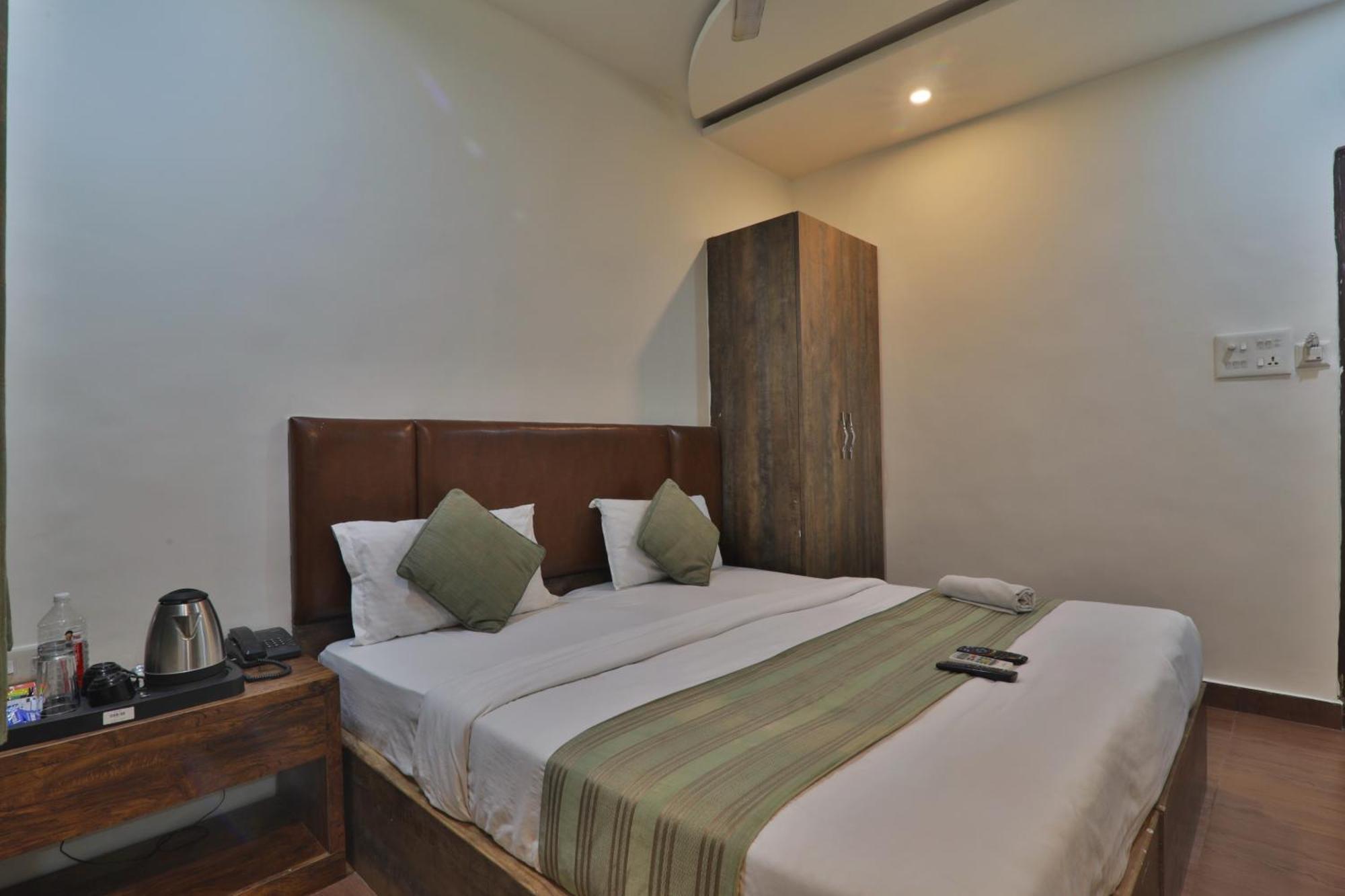 Hotel Janki Inn Sigra 2 Km From Kashi Vishwanath Dham Varanasi Esterno foto